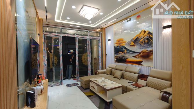 NHÀ THẬT - Hẻm Xe Hơi Lý Thuyết - Ngay Mặt Tiền PHÚ NHUẬN - Chỉ Cách 1 Căn - 4