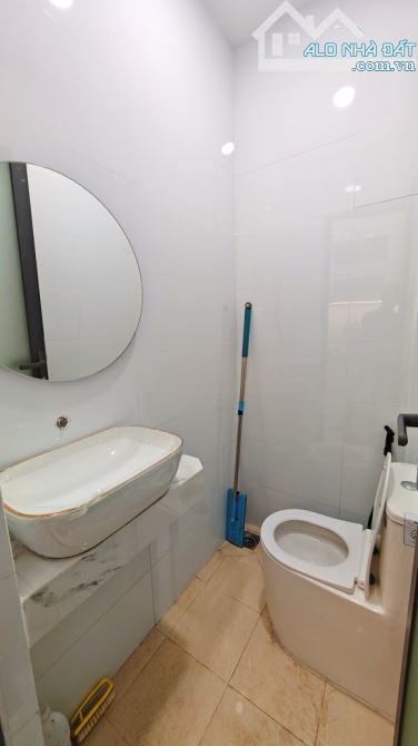 Nhà mới BÌNH THẠNH . 2 TẦNG .( CN 28M2) 3×10- 2 PN. 2WC . - 4