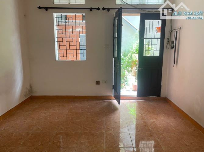 BA ĐÌNH -  NHÀ 33M2 X 3 TẦNG - CHẮC CHẮN - NGÕ RỘNG, ĐẸP - GẦN PHỐ - TRƯỚC NHÀ ĐỂ 6-7 XE - 4