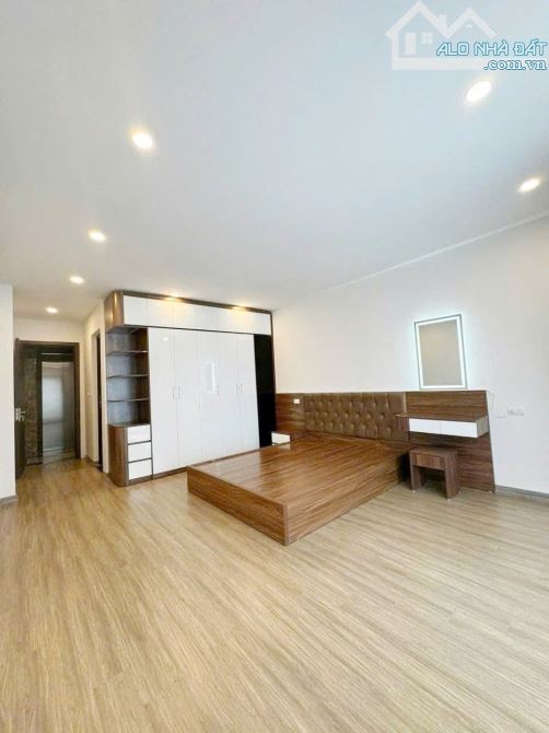 BÁN NHÀ SÀI ĐỒNG, LONG BIÊN, KINH DOANH , GARA Ô TÔ, TM, Ô TÔ TRÁNH, NGÕ NHƯ PHỐ, CÓ 8.xTỶ - 4