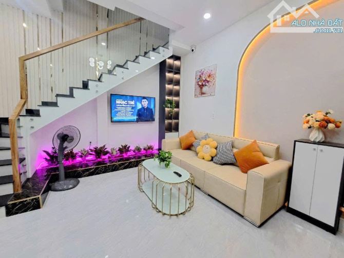 HẺM XE HƠI THÔNG NGUYỄN VĂN KHỐI, P11, GV, 50M2 2PN, SÂN THƯỢNG CHỈ 4.35 TỶ - 4