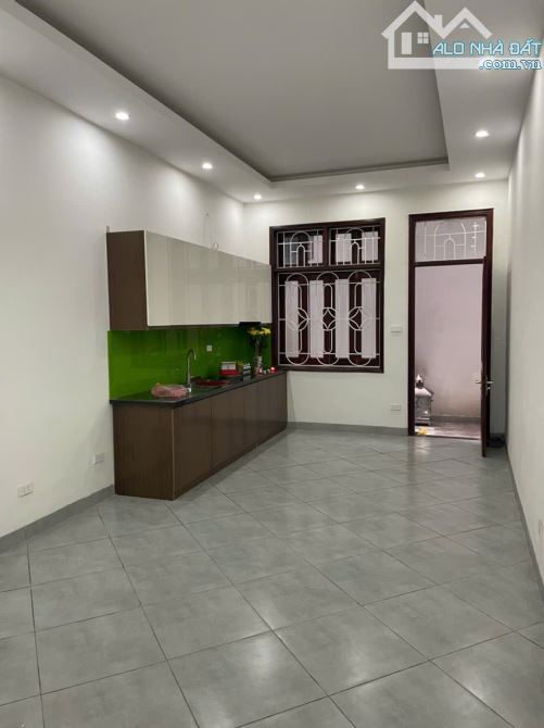 Cho thuê nhà Hoàng Văn Thái, Khương Trung, Thanh Xuân. DT 61m x 4 tầng, giá 19tr - 4