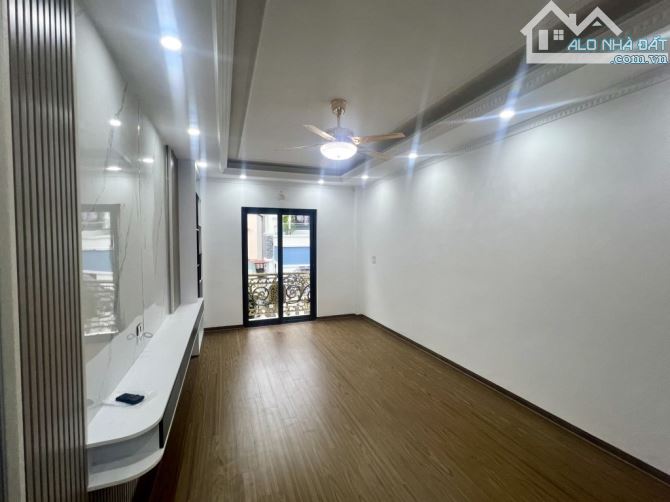 SIÊU PHẨM NHÀ 6 TẦNG  GARA Ô TÔ  THANG MÁY  Ở CỰC SƯỚNG - 4