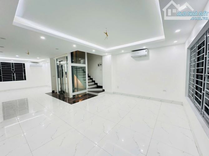 BÁN NHÀ PHÂN LÔ HOÀNG QUỐC VIỆT - 60M² x 6T THANG MÁY - MT 5.1M - GARA Ô TÔ - 2 THOÁNG - 4