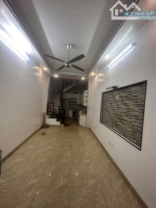 Cho thuê nhà phố Đại La, Đồng Tâm, HBT. DT 34m x 5 tầng, giá 12 tr - 4