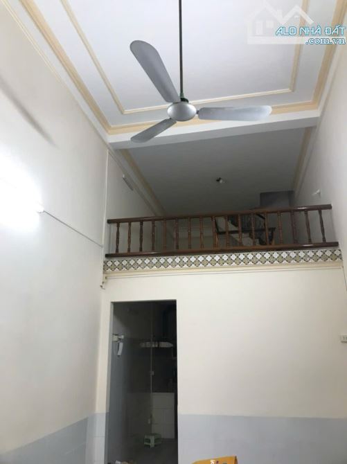 Cho thuê nhà trong ngõ 102 Kim Ngưu, Thanh Nhàn, Hai Bà Trưng. DT 50m x 2.5 tầng, giá 8tr - 4