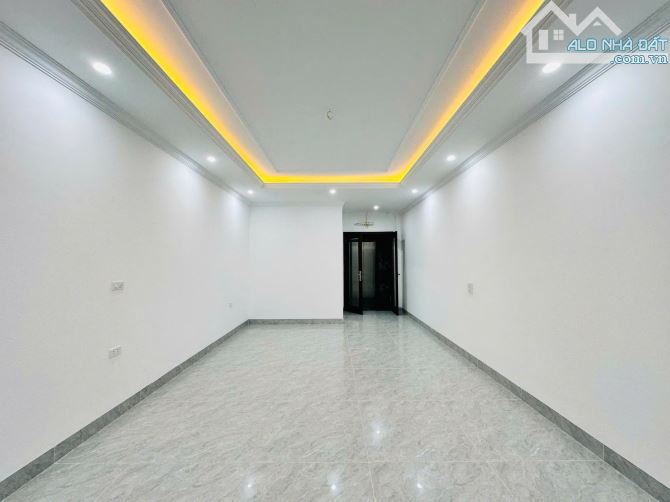 BÁN NHÀ TRẦN QUỐC HOÀN, CẦU GIẤY - 41M² x 7T THANG MÁY - PHÂN LÔ Ô TÔ TRÁNH - KINH DOANH - 4