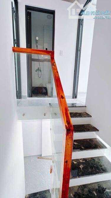 Nhà đẹp 2 tầng - Ngang 3.7 dài 8.4 - Hẻm 2.5m - Bến Vân Đồn Q4. - 4
