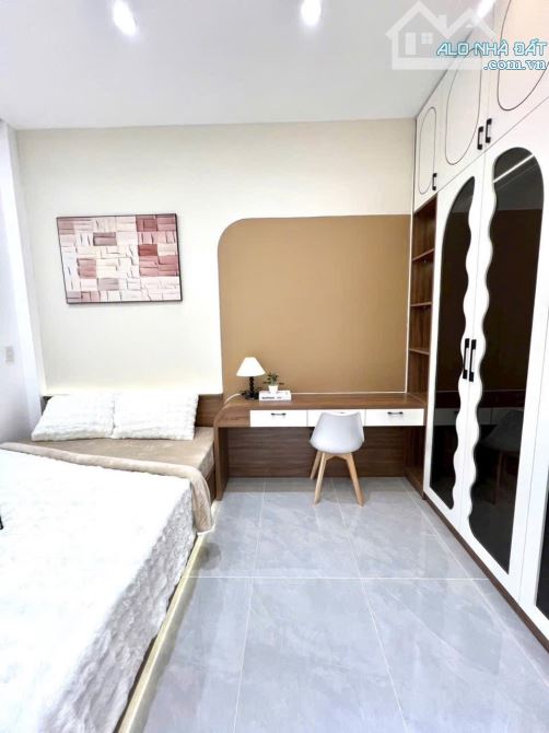 Bán nhà ngay chợ Tân Sơn, ngang 4,1m, hẻm ô tô, full nội thất, chỉ 4 tỷ 99 - 4