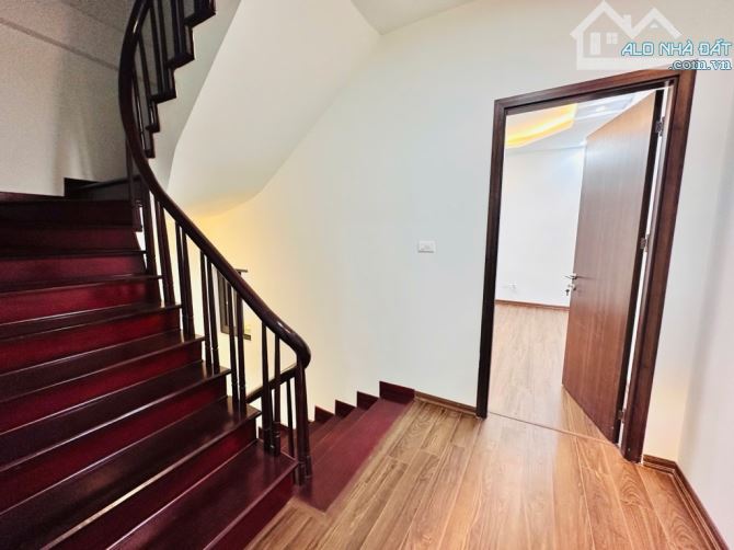 Bán nhà Nguyễn Khánh Toàn - Ngôi nhà hoa hậu vào là mê - Ô tô vào nhà  - Phố KD - 70m2 - 5