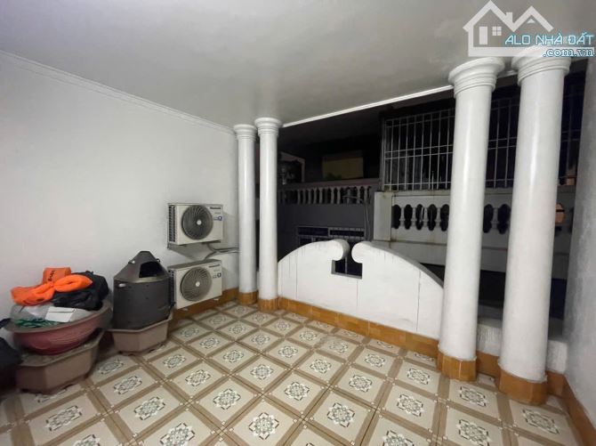 🏠 Nhà Gốc Dân Chợ Hàng – Ngõ Thông, Ô Tô Đỗ Cửa  💎 Diện tích: 45m² – Mặt tiền 4.2m - 5