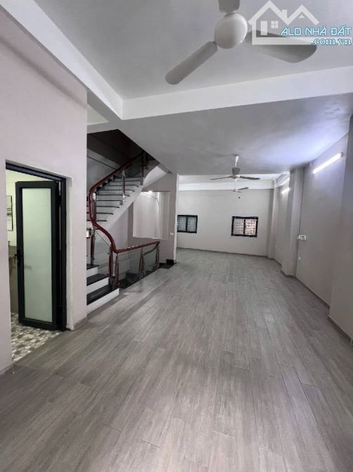 BÁN NHÀ TRÍCH SÀI DÂN XÂY GẦN PHỐ NGÕ THÔNG KINH DOANH GẦN OTO DỪNG ĐỖ 60M 4 TẦNG MT6 NHỈN - 5