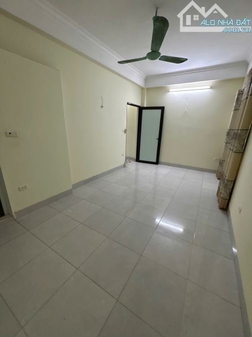Cho thuê văn phòng 60 m2/tầng tại đường 18M, Mỗ Lao, gồm 2 phòng làm việc - 5