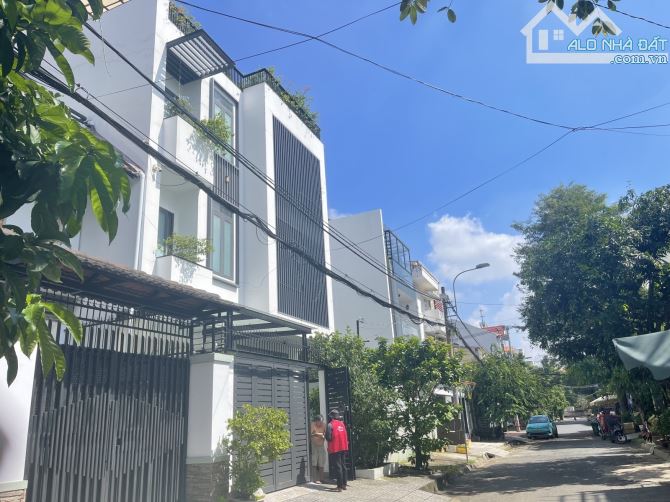 Bán nhà Mặt tiền số 8 Khu VIP Bên Sông HIỆP BÌNH CHANHA THỦ ĐỨC DT: 120m2 Giá 14.9 Tỷ - 5