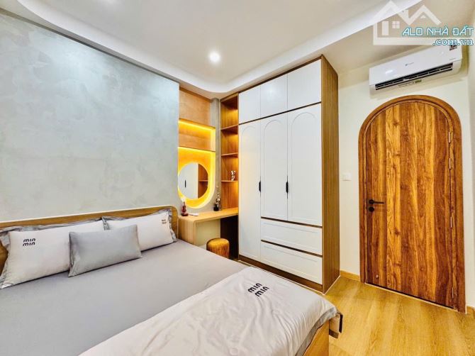 🔥🔥SIÊU PHẨM - CĂN GÓC - MỚI - ĐẸP - FULL NỘI THẤT - QL13 - 5.2X8.5M - 2TẦNG/3PN - 5