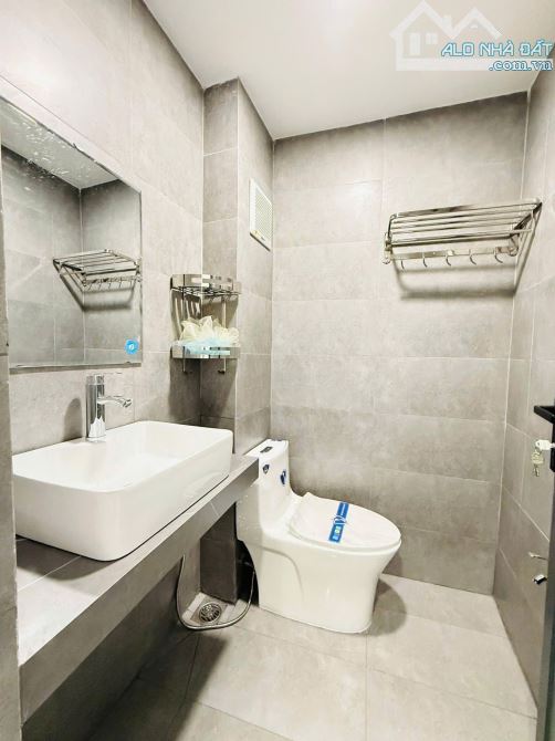 NHÀ NI SƯ HUỲNH LIÊN, CHƯA ĐẦY 3 PHÚT RA MẶT TIỀN ĐƯỜNG LỚN,3 TẦNG, 5.6 TỶ - 5
