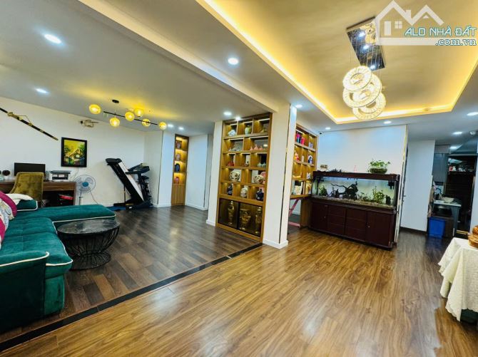 Biệt thự kinh doanh 3 mặt tiền Trần Đại Nghĩa - P8 Đà Lạt. -  22 tỷ - 5