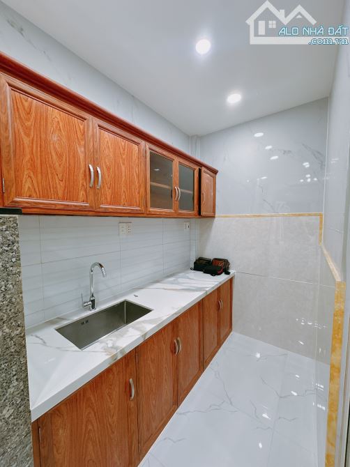 BÁN GẤP NHÀ ĐẸP 3 TẤM 5PN TẠI Q4 KHU DÂN CƯ GIÁ 4TỈ5 CÁCH HẺM XE HƠI 3 CĂN - 5