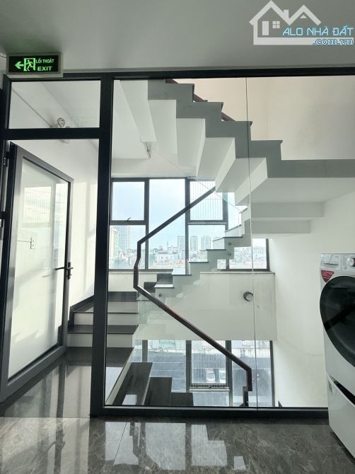 Bán toà nhà Q10 - hầm + 9 tầng - doanh thu 3.6 tỷ/năm - 5