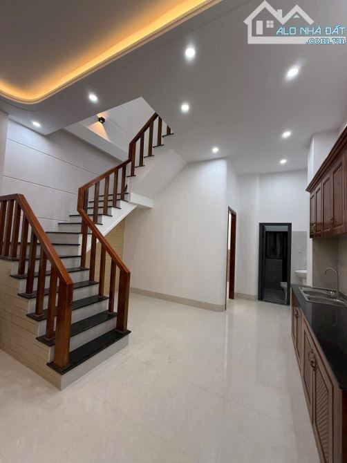 BÁN CẶP NHÀ LẦU MỚI XÂY 100% – HẺM 311 ĐƯỜNG NGUYỄN VĂN CỪ, CÓ 3 PHÒNG NGỦ + 2 GIẾNG TRỜI - 5