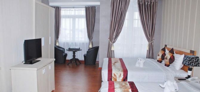 KHÁCH SẠN 3 MẶT TIỀN ĐƯỜNG NGUYỄN CHÍ THANH - - 5