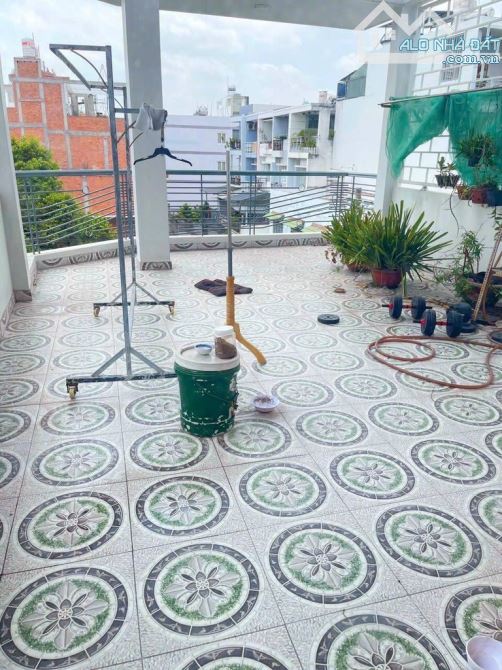 Bán nhà 3 mặt tiền đường oto Tránh nhau dt 65m2 -4Lau -4pn phạm văn chiêu - 5