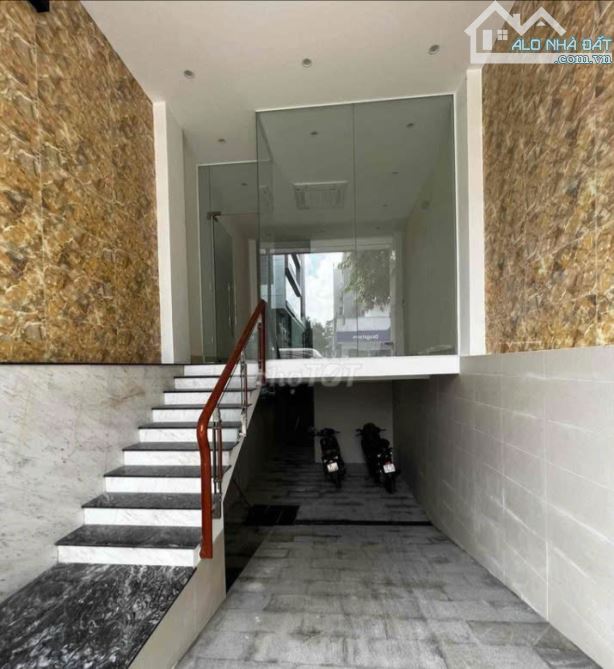 17 tỷ! Bán mặt tiền đường Bạch Đằng, Phường 2, Quận Tân Bình - 4x18.6m - Hầm 6 Tầng TM - 5