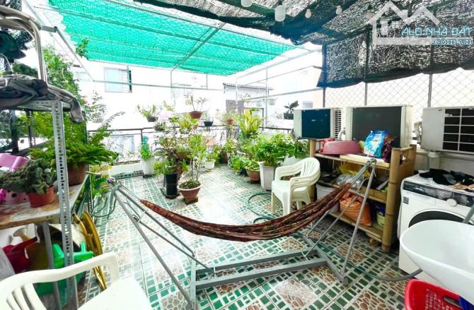 TÂN HÒA ĐÔNG-GIÁP Q6- 4M x 12M,3 TẦNG BTCT, HẼM XE HƠI CỬA,GẦN KHU TÊN LỬA,CHỈ 5.X TỶ - 5