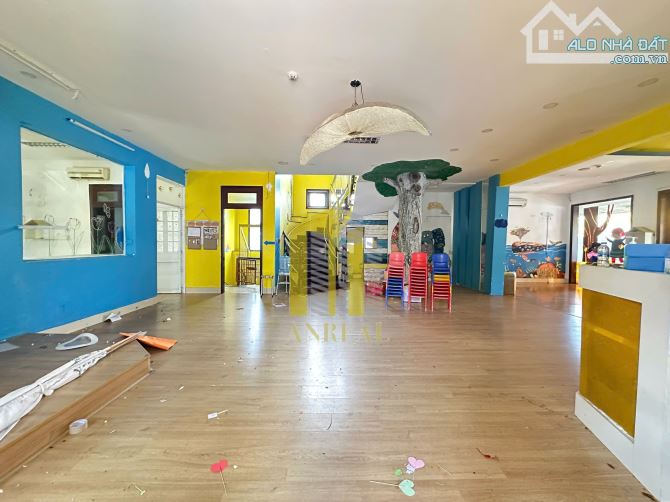 Biệt thự mặt tiền Nguyễn Văn Hưởng vị trí kinh doanh - 2 mặt tiền - 600m2. Giá 155 triệu - 5