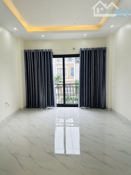 🏡 BÁN GẤP NHÀ 5 TẦNG – KHU VỰC NHỔN, GẦN ĐẠI HỌC CÔNG NGHIỆP HÀ NỘI 🔹 Diện tích: 37m² x - 5