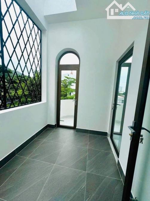 NHÀ 1T 1L 2 LẦU MỚI TINH MT CÔ GIANG - P4 - NGANG 5M - HOÀN CÔNG - GIÁ 10,8 TỶ - 5