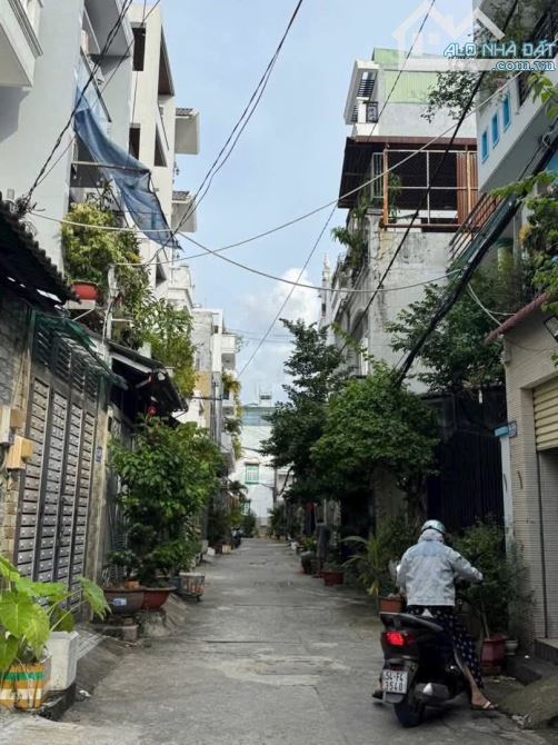 Bán nhà như hình khu phân lô gần biệt thự Làng Hoa, Gò Vấp. 6*18m, 3tầng, HXH 6m, giá 8.3t - 5