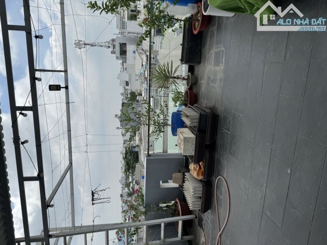 NGUYỄN VĂN QUÁ - HẺM OTO NHÀ 4 TẦNG KIÊN CỐ - 80M2 (5M6❌15)- 6,x TỶ - 5