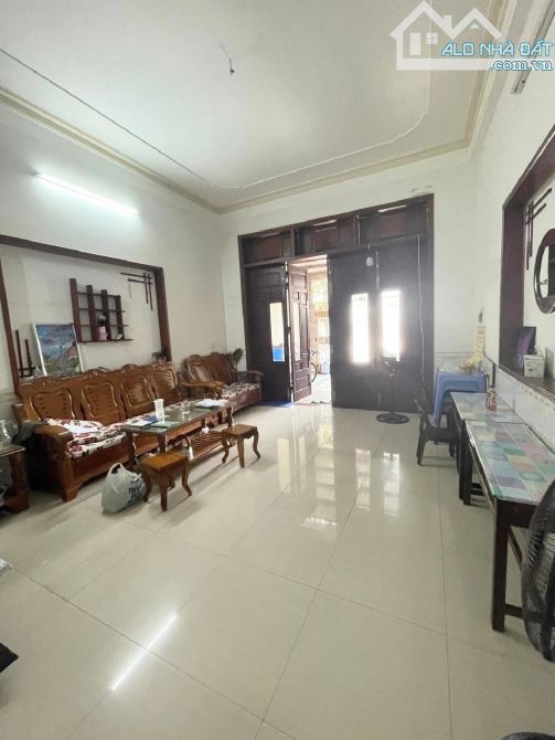 Bán nhà 3 tầng MT Trương Định Sơn Trà.3 tầng 100m2.Giá :13.5 tỷ TL - 5