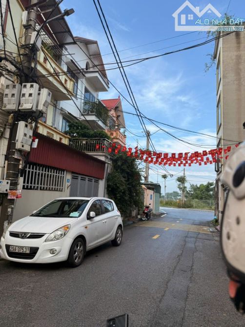 BÁN NHÀ THẠCH BÁN DT RỘNG 90M2, 4 TẦNG, MT 6M, Ô TÔ TẢI QUA NHÀ, NGÕ TRƯỚC NHÀ 8M - 5