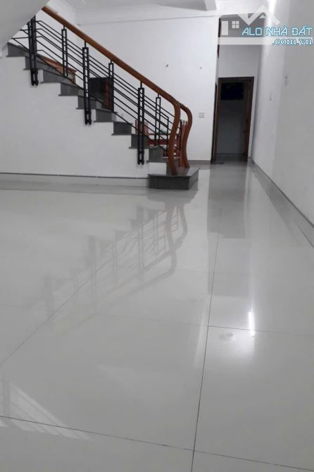CHO THUÊ NHÀ 3 TẦNG MẶT TIỀN HỒNG CHƯƠNG, TP HUẾ - 5