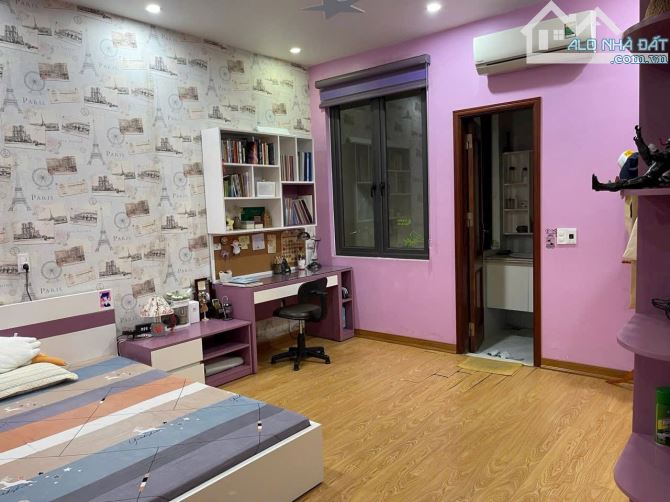 Nhà dân 4,5 tầng x 82m ngõ Đông Khê. Giá 6.68 tỷ - 5