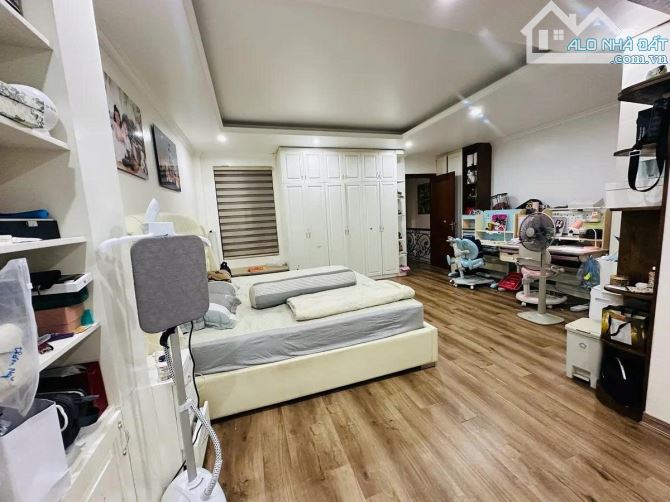 Bán nhà phân lô Trịnh Đình Cửu, ô tô đỗ cửa DT: 100m2 x 4,5 tầng, MT : 5,6m chào; 20,5 tỷ - 5