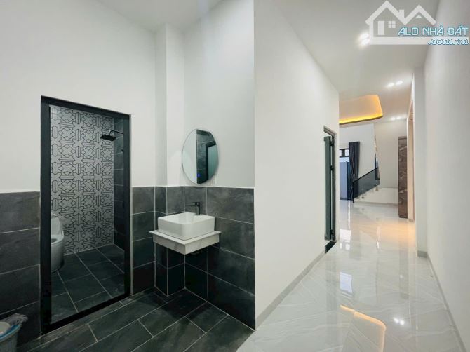 Nhà Lầu 5x20 sổ hồng riêng, 3 phòng ngủ, sát bên Cầu Lớn Hóc Môn - 5