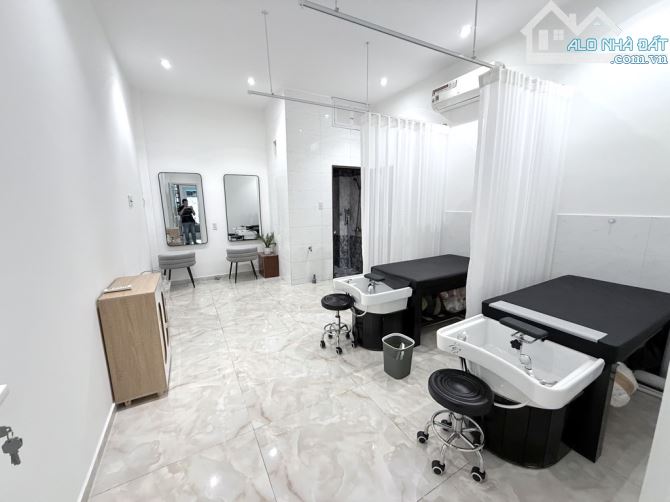 HẺM 1 TRỤC SÁT MẶT TIỀN - ĐANG CHO THUÊ SPA 18TR - NHÀ 80M2 x 4 TẦNG MỚI ĐẸP CHỈ 9.9 TY - 5