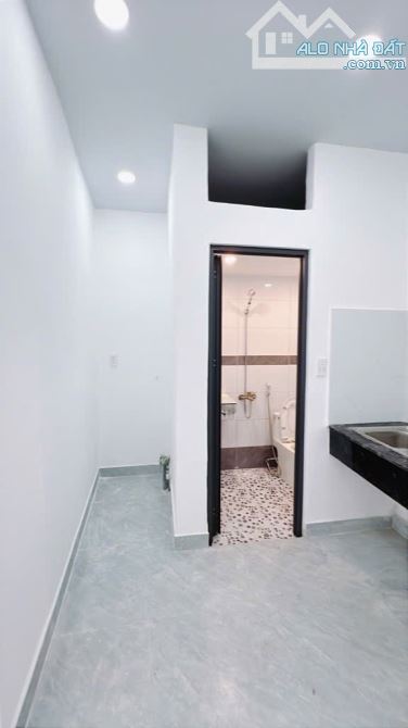 Nhà đẹp 2 tầng - Ngang 3.7 dài 8.4 - Hẻm 2.5m - Bến Vân Đồn Q4. - 5