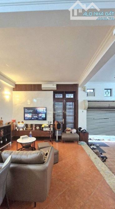 🏠 NHÀ PHỐ NGUYỄN SƠN - Ô TÔ VÀO NHÀ - NHÀ ĐẸP Ở NGAY - CHỦ TẶNG FULL NỘI THẤT 💰 nhỉnh 11 - 6