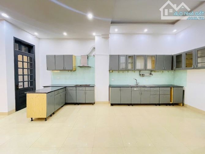 BÁN NHÀ BÁT KHỐI, LONG BIÊN – MẶT TIỀN 6.2M, ĐƯỜNG 8M Ô TÔ TRÁNH, DT 96.5M², GIÁ 15 TỶ - 6