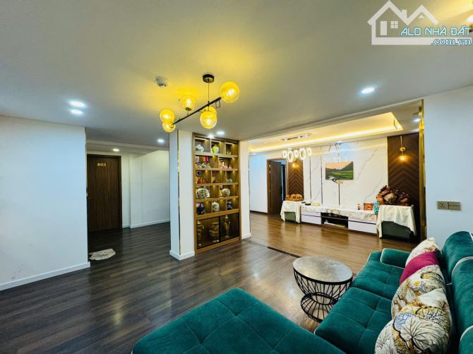 Biệt thự kinh doanh 3 mặt tiền Trần Đại Nghĩa - P8 Đà Lạt. -  22 tỷ - 6