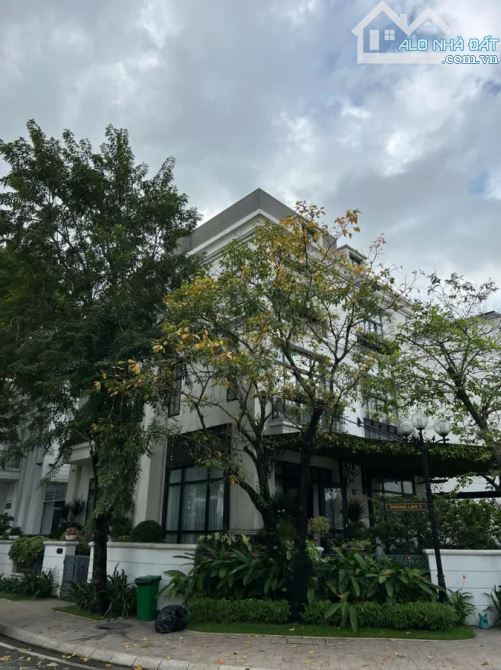 Bán biệt thự Vinhomes Central Park - Căn góc 275m2 gồm 3 tầng - 6