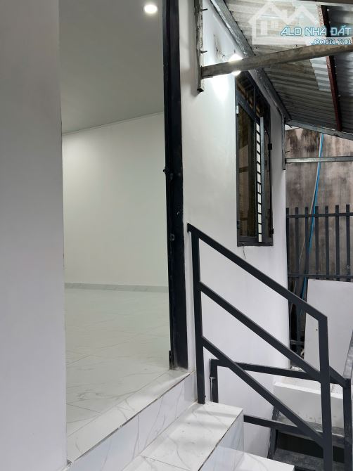Nhà góc 2 mặt tiền 5m,3m và 1 đường thoát hiểm1,2m - 6