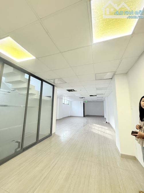 Bán toà nhà Q10 - hầm + 9 tầng - doanh thu 3.6 tỷ/năm - 6