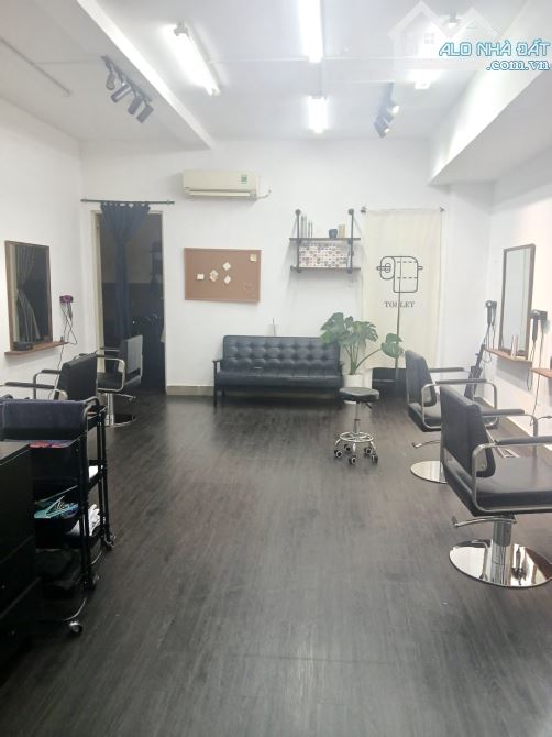 Bán toà CHDV Tân Bình - 39 phòng , 1 MBKD - 216m2 - ngay ĐH Bách Khoa - 2.2 tỷ/năm - 6