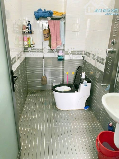 Bán nhà 3 mặt tiền đường oto Tránh nhau dt 65m2 -4Lau -4pn phạm văn chiêu - 6