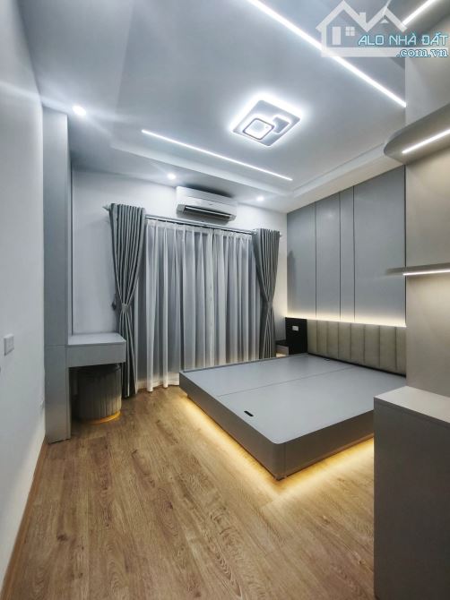 NHÀ ĐẸP Ở NGAY-5 TẦNG PHỐ LĨNH NAM-TẶNG FULL NỘI THẤT CHỈ NHỈNH 6tỷ - 6